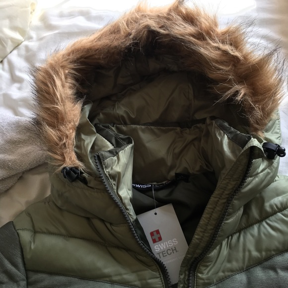 Swiss Tech short Puffer Jacket - Picture 7 of 10